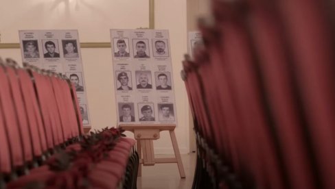 PESMA „VILA SA KOŠARA“ LEDI KRV U ŽILAMA: Evo koja je simbolika praznih 108 stolica u spotu (VIDEO)