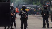 НОЖЕМ НАПАО ПОЛИЦАЈЦЕ, ПА СЕ РАЗНЕО: Застрашујући терористички напад у Индонезији, сумња се на групу блиску Исламској држави