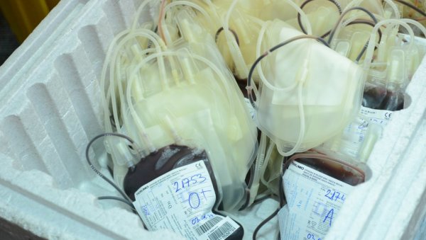 ПОЛОЖИЛИ ИСПИТ - ХУМАНОСТИ: Масован одзив студената на акцији добровољног давалаштва крви у Врњачкој Бањи