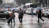 ПАО ГРАД ВЕЛИЧИНЕ ГРАШКА: Црни облаци се надвили над Београдом