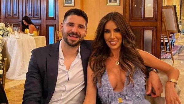 А КОЛАЧ ЈЕ ЛОМИО СА... Овако је Александар Митровић прославио крсну славу, Светог Николу (ФОТО)