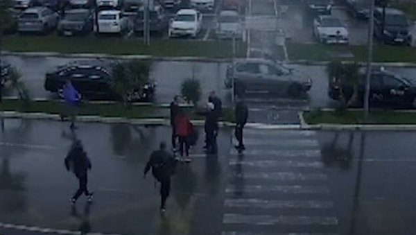 СНИМАК ИСПРЕД АЕРОДРОМА У ПОДГОРИЦИ: Објављен видео напада на Милана Кнежевића (ВИДЕО)