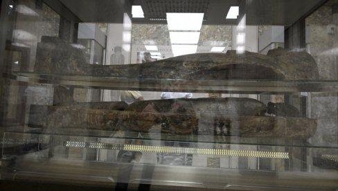 ОТКРИВЕНЕ ТАЈНЕ „ЗЛАТНОГ ДЕТЕТА“: Нетакнута мумија дечака има чак 50 амајлија (ФОТО/ВИДЕО)