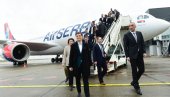 OD DANAS DIREKTAN LET ZA KINU: Premijerka Ana Brnabić ispratila let za Tjenđin (FOTO)