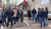 KRIVIČNE TREBA DA IDU OVIMA ŠTO SU DOŠLI SA STRANE: U Pljevljima saslušano 11 Šavničana zbog sumnje da su ometali glasanje (FOTO/VIDEO)