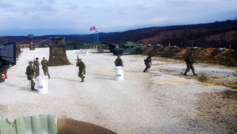 SRPSKI ŠTIT IZVEDEN U BAZI JUG: Pogledajte kadrove sa taktičke vežbe Vojske Srbije (FOTO)