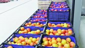 ПОМОРАНЏЕ ОД 80 ДО 130 ДИНАРА: На некадашњем Кванташу Београђани су највише пазарили јабуке и купус