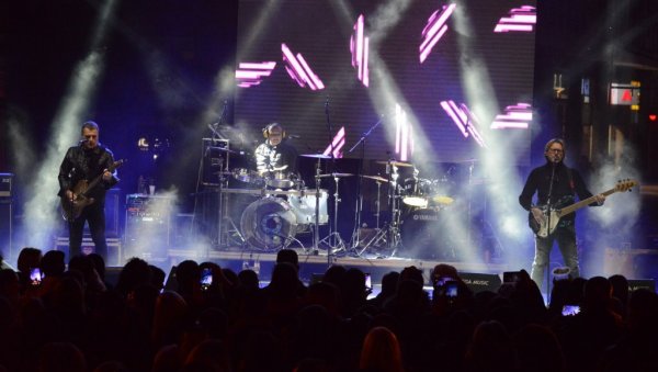 РОК ФЕШТА НА ТРГУ: Ван Гог и Освајачи разгалили Краљевчане