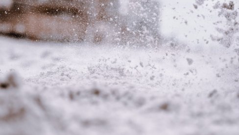 ZATVOREN AERODROM U MANČESTERU: Velike količine snega napravile problem