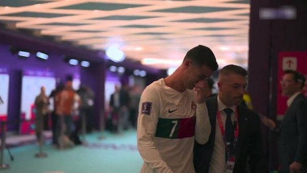 СУЗЕ ПОРТУГАЛЦА ОБИШЛЕ СВЕТ Кристијано Роналдо бризнуо у плач након елиминације Португалије од Марока на Светском првенству