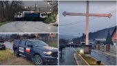 СРБИ НЕ ОДУСТАЈУ, И ДАЉЕ НА БАРИКАДАМА: Рано јутрос снажна детонација у Северној Митровици, јутро за сада мирно (ВИДЕО)