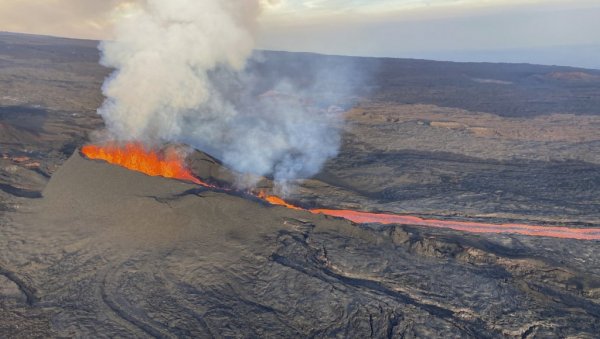 СМАЊЕН НИВО УЗБУНЕ: Слаби активност тренутно највећег активног вулкана на свету