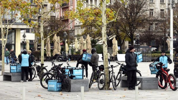 ДОСТАВЉАЧИ У БРИТАНИЈИ У КРИЗИ: Компанија за доставу хране отпушта 1.870 радника