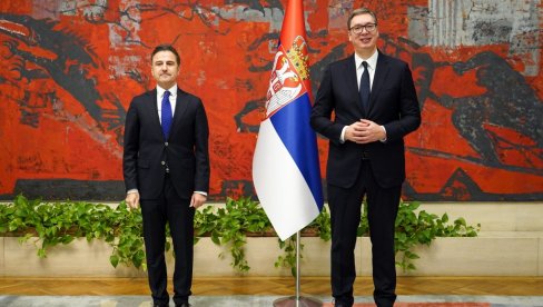 PREDSEDNIK SRBIJE PRIMIO AKREDITIVNA PISMA: Vučić sa novoimenovanim ambasadorima (FOTO)
