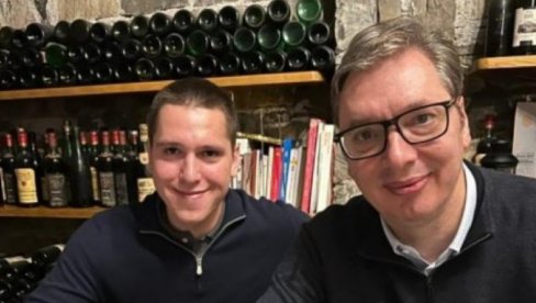 ZNAM JEDNOG ŠTO NEĆE DA SE PREDA: Danilo Vučić sa ocem poslao jaku poruku na Instagramu