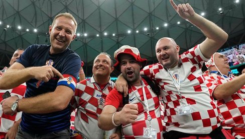 JA, KAKO DRUGAČIJE! Hrvati slavili plasman na Evropsko prvenstvo uz srbomrsca Tompsona (VIDEO)