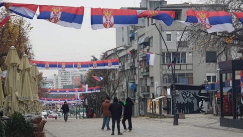 HLEBA DOVOLJNO, ALI NI MRVICA SPOKOJA: Napeto na KiM, Srbi i dalje na barikadama u Kosovskoj Mitrovici