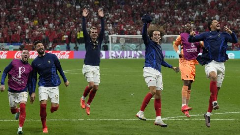 МАРОКАНЦИ УЗ ФРАНЦУЗЕ: Фудбалска грозница у Француској пред данашње финале