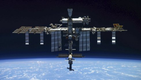 ТРАЈАЛА САТ ВРЕМЕНА КРАЋЕ: Руски космонаути завршили петочасовну свемирску шетњу