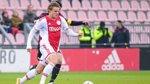 ОВЧЈЕ ГЛАВЕ ПРЕТВРДЕ ЗА МЛАДЕ КОПЉАНИКЕ: Jуниори Aјакса имају велике проблеме у одбрани