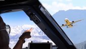 НАЈОПАСНИЈИ АЕРОДРОМ НА СВЕТУ: Само осморица пилота смеју да слете (ВИДЕО)