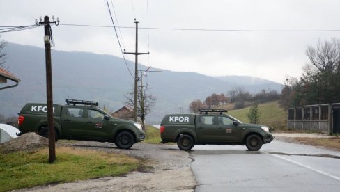 ОСТАЈЕМО ОВДЕ! Срби са барикада у Зубином Потоку не одустају