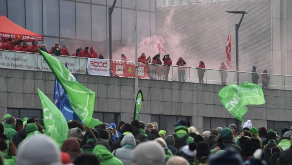 НА УЛИЦАМА 16.500 ЉУДИ: Масовне демонстрације у Бриселу (ФОТО/ВИДЕО)