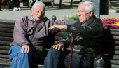 POČELA ISPLATA 13. PENZIJE: Dritan Abazović obradovao 119.000 najstarijih sugrađana u Crnoj Gori