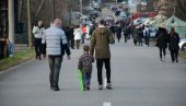 NAJLEPŠI PRIZOR SA BARIKADA NA KOSOVU I METOHIJI: Otac i sin u borbi za prava - protiv Kurtijevog terora (FOTO)