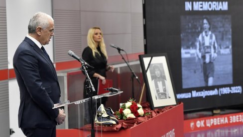 GENERACIJE ĆE BITI PONOSNE: Održana komemoracija za Sinišu Mihajlovića (FOTO)