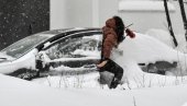 СНЕГ КАКАВ СЕ НЕ ПАМТИ У МОСКВИ: Повећава се висина снежног покривача у руској престоници
