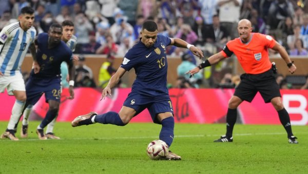 ЗА ЊЕГА НЕМА ОДМОРА: Килијан Мбапе тек завршио Мундијал, а већ је на тренингу ПСЖ-а