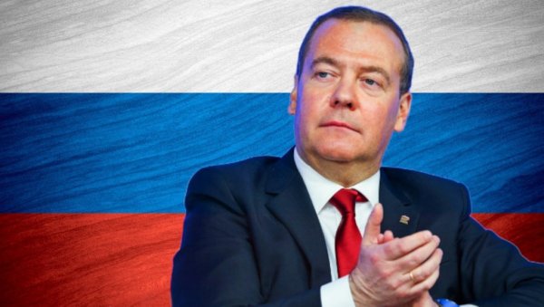 ЗАПАД КИПТИ ОД БЕСА ШТО ЈЕ СИ ЂИНПИНГ ДОШАО У МОСКВУ Медведев: Одлично, драго ми је