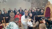 СЛАВА СВЕТИЊЕ ОКУПИЛА НАРОД: Празнична литургија у Приштини