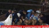IZBEGNUTA TRAGEDIJA NA PROSLAVI ARGENTINE: Mesi i drugovi zamalo izgubili glavu (VIDEO)