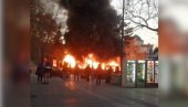 STRAVIČAN POŽAR U NIŠKOJ BANJI: Gori gradski autobus, vatrogasci se bore sa plamenom (VIDEO)