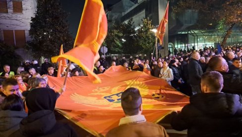 PROTEST PRISTALICA DPS U PODGORICI: Iz Ima nas poručuju Evropi - Urušavaju ustavni poredak Crne Gore (FOTO/VIDEO)