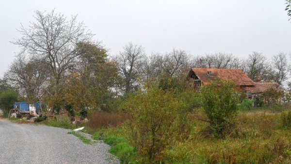 МИХАЈЛОВИЋИМА ВЕЋА ПРИМАЊА: После писања Новости ЕДБ-у послат допис за привремено прикључење