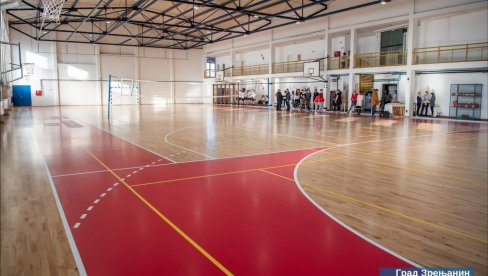 NIŠTA NIJE ULAGANO 32 GODINE: Svečano otvorena kompletno rekonstruisana sportska dvorana OŠ Žarko Zrenjanin (FOTO)