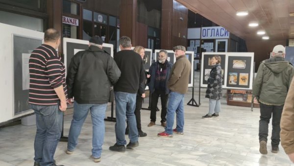 СВЕДОЦИ ВРЕМЕНА: Изложба о споменицима културе отворена у Зрењанину (ФОТО)