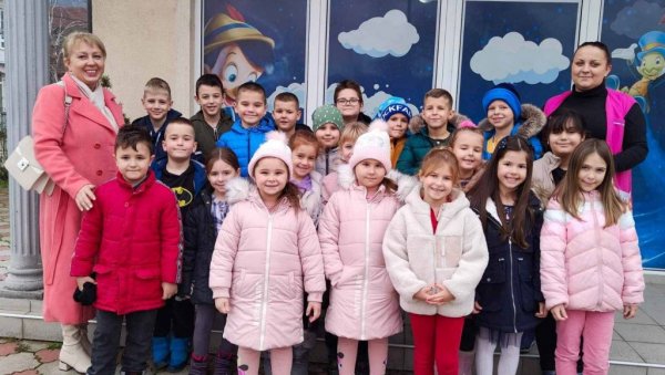УЧЕЊЕ КРОЗ ДРУЖЕЊЕ: Ђаци - прваци у посети Дечјем клубу у УГљевику