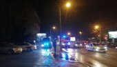 AUTOMOBIL SE PRETVORIO U BUKTINJU: Plamen guta vozilo na Novom Beogradu, vatrogasci na licu mesta (VIDEO)