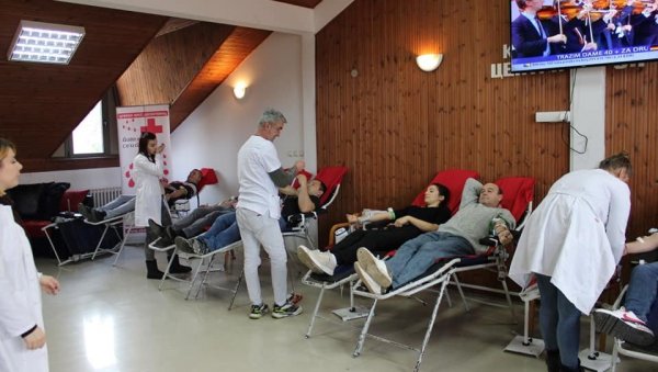 ХУМАНОСТ НА ДЕЛУ: У Деспотовцу организована акција добровољног давања крви (ФОТО)