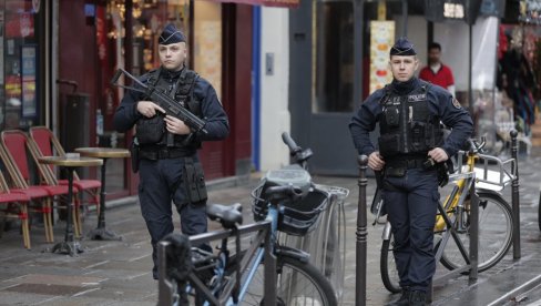 КУРДИ БЕСНИ ПОСЛЕ ТРАГЕДИЈЕ: Напето на париским улицама (ФОТО/ВИДЕО)