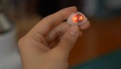KAO TERMINATOR: Kineskinja izumela veštačko oko sa LED osvetljenjem (VIDEO)