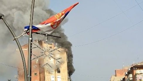 POŽAR U KOSOVSKOJ MITROVICI: Bukti vatrena stihija u stambenoj zgradi (VIDEO)