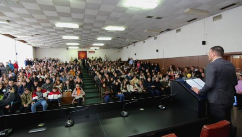 ZA 600 NAGRADA ŠEST MILIONA DINARA: Opština Smederevska Palanka izdvojila novac za đake i studente