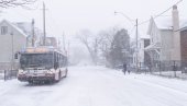 POGINULE ČETIRI OSOBE, POVREĐENO VIŠE OD 50: Tragedija u Kanadi, autobus sleteo sa puta na Badnje veče