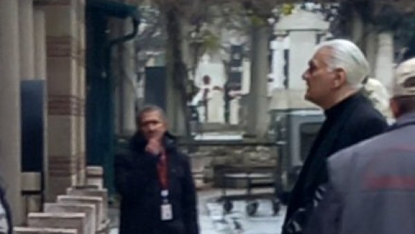 ФУТА СЛОМЉЕН ОД БОЛА: Данас ће испратити сина Лаћу на вечни починак (ФОТО)