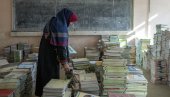 ТРЕБА ДА СЕ ОЗБИЉНО ПОЗАБАВЕ ТИМ ПИТАЊЕМ: Врховни ирански верски вођа забринут - Тровање ученица је неопростив злочин